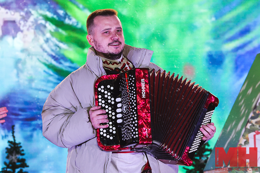 30 12 2024 prazdnik prezentacziya yolki oktyabrskogo rajona miczevich 5 kopiya