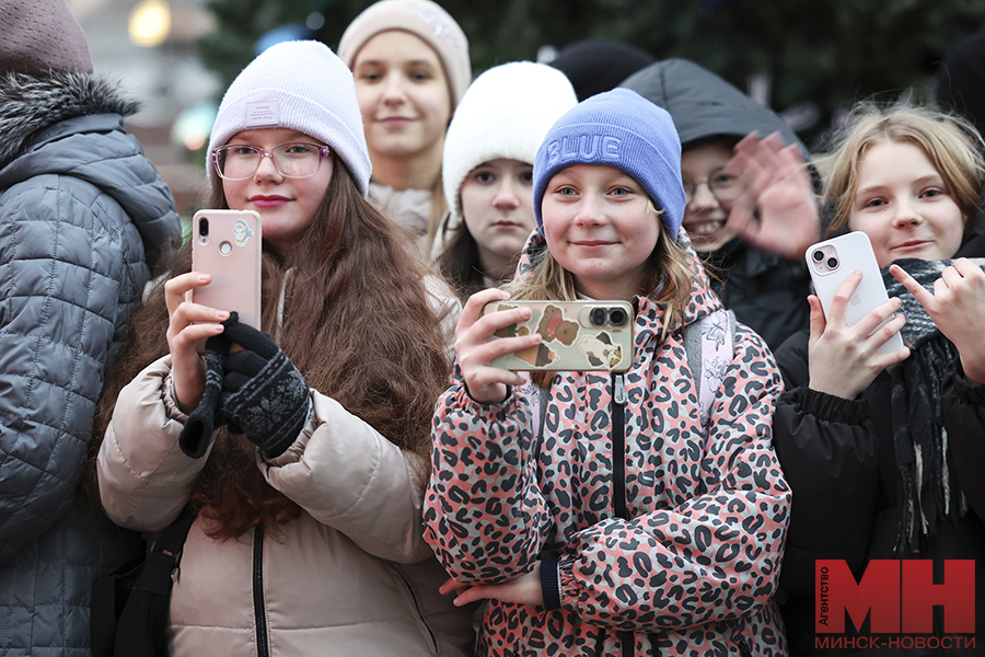 raznoe fleshmob dedov morozov i snegurochek lukashov 4 kopiya