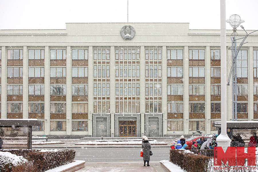 zima sneg czentr goroda nemiga pr. nezavisimosti mingorispolkom 42 kopiya