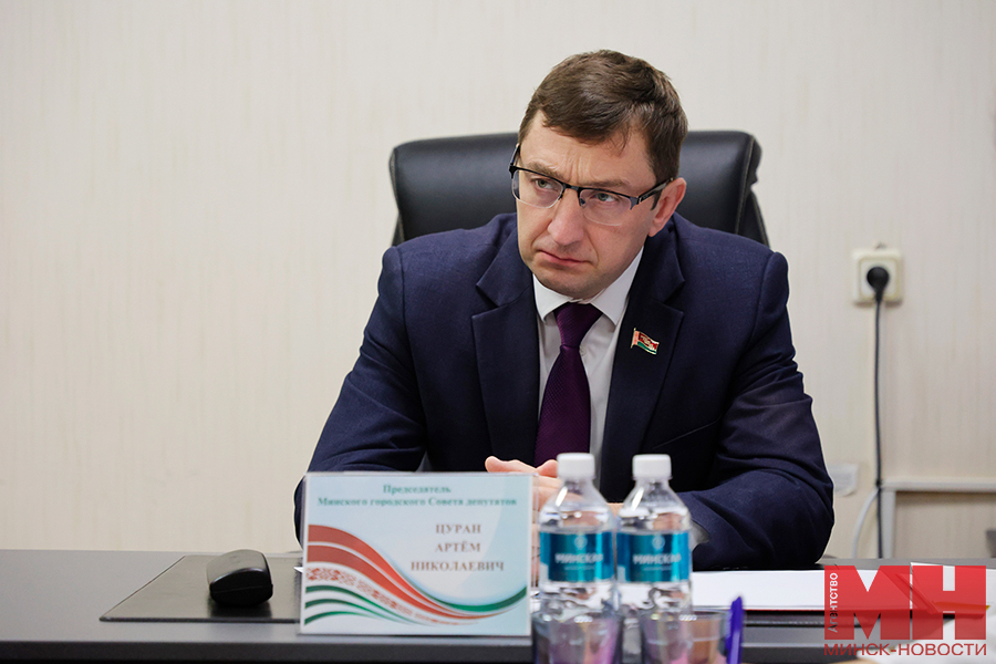 Борьба за жилплощадь и названия улиц. С какими вопросами минчане обратились к Артёму Цурану 1 2025 01 17 mgik priem grazhdan czuran malinovskaya01 kopiya