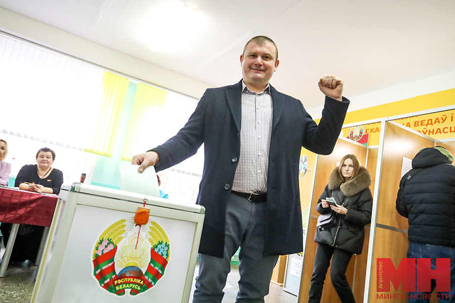 politika vybory golosovanie sportsmena stolyarov 04 kopiya