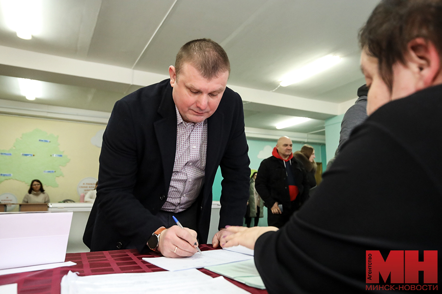 politika vybory golosovanie sportsmena stolyarov 08 kopiya