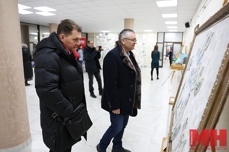 vystavka podarkov prezidentu rb lukashov 02 kopiya