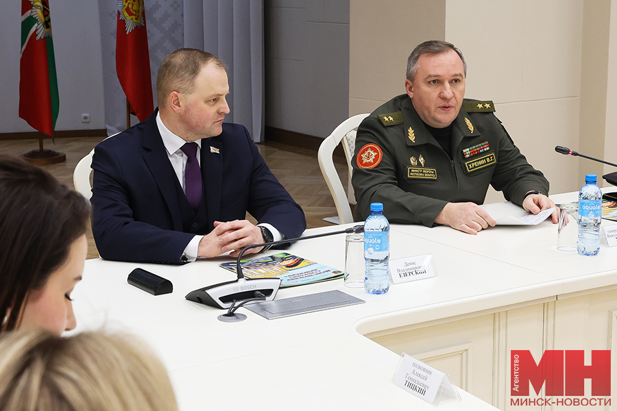 Сразу трое журналистов агентства «Минск-Новости» стали лауреатами творческого конкурса среди СМИ 3 2025 02 14 voennye nagrazhdenie zhurnalistov miczevich 1 kopiya