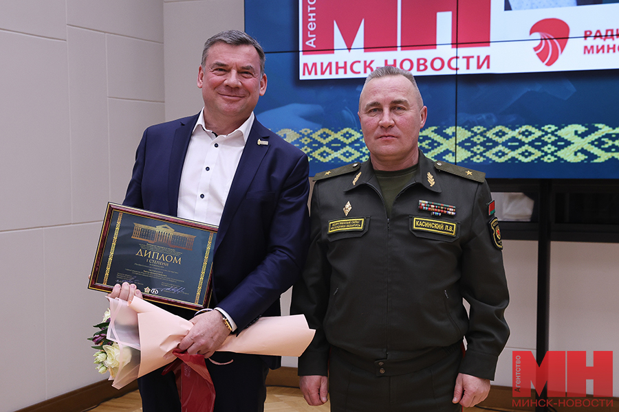 Сразу трое журналистов агентства «Минск-Новости» стали лауреатами творческого конкурса среди СМИ 8 2025 02 14 voennye nagrazhdenie zhurnalistov miczevich 19 kopiya