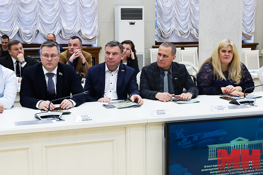 Сразу трое журналистов агентства «Минск-Новости» стали лауреатами творческого конкурса среди СМИ 4 2025 02 14 voennye nagrazhdenie zhurnalistov miczevich 2 kopiya