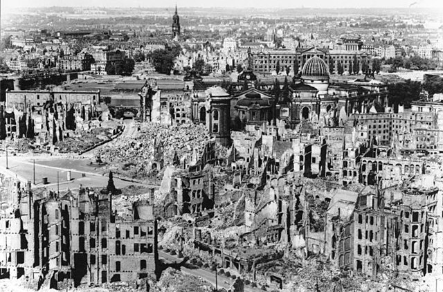 bundesarchiv bild 146 1994 041 07 dresden zerstortes stadtzentrum