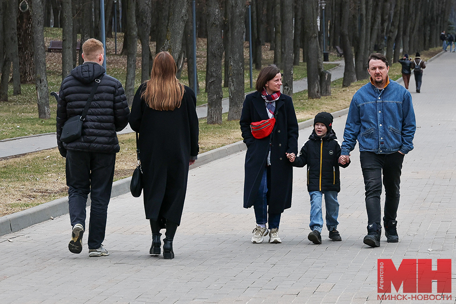 2025 03 30 gorod park pobedy kak otdyhayut minchane miczevich 2 kopiya