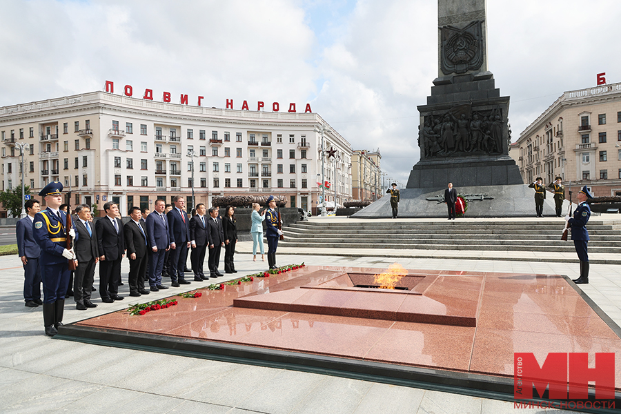 2025 06 13 mgik vozlozhenie kitajskaya delegacziya kuharev malinovskaya18 kopiya