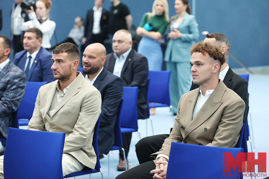 2025 06 25 sport chestvovanie komandy po plyazhnomu futbolu malinovskaya01 kopiya