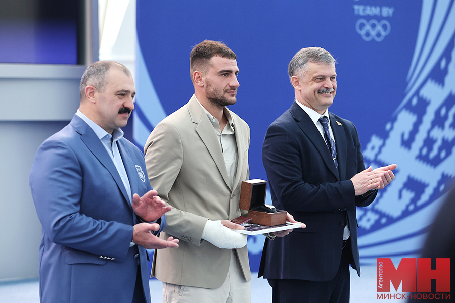 2025 06 25 sport chestvovanie komandy po plyazhnomu futbolu malinovskaya18 kopiya