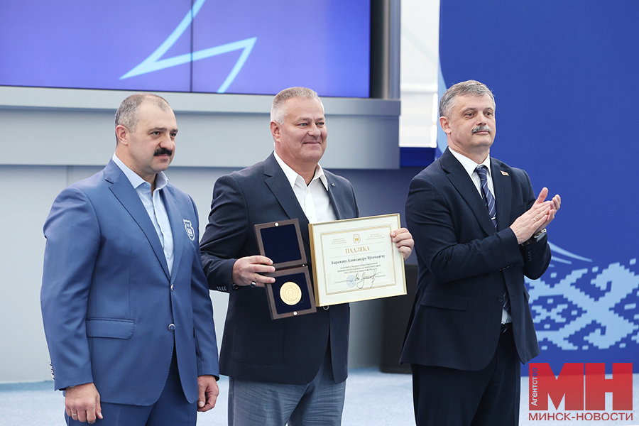 2025 06 25 sport chestvovanie komandy po plyazhnomu futbolu malinovskaya24 kopiya