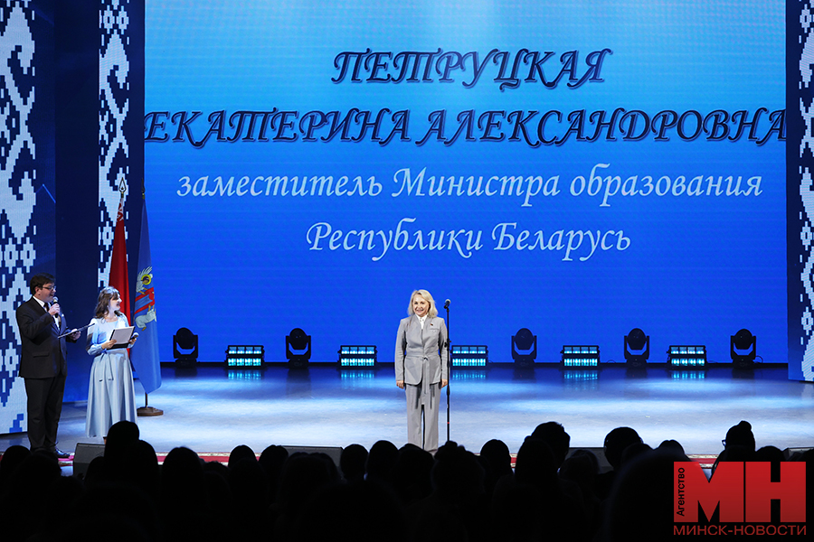 2025 06 30 mgik kuharev vruchenie diplomov pedkolledzh lukashov 15 kopiya