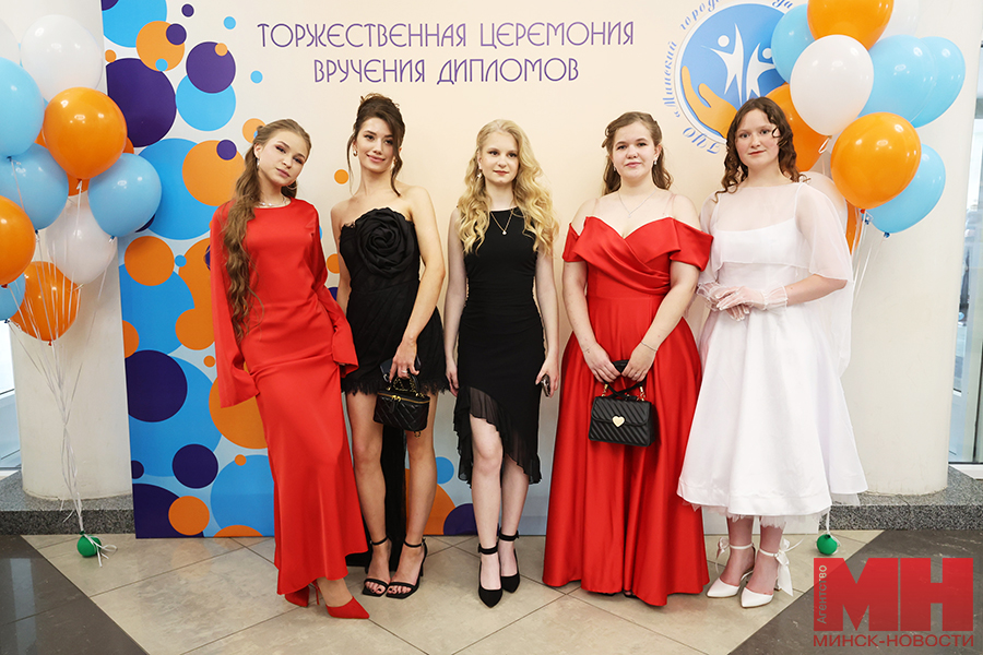 2025 06 30 mgik kuharev vruchenie diplomov pedkolledzh lukashov kopiya