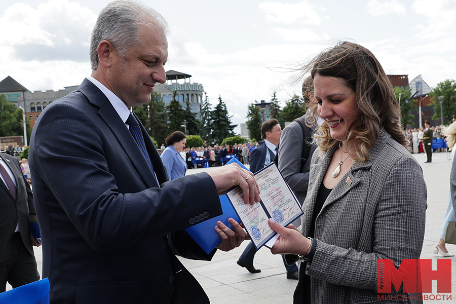 2025 06 30 politika ploshhad gosudarstvennogo flaga akademiya upravleniya miczevich 14 kopiya