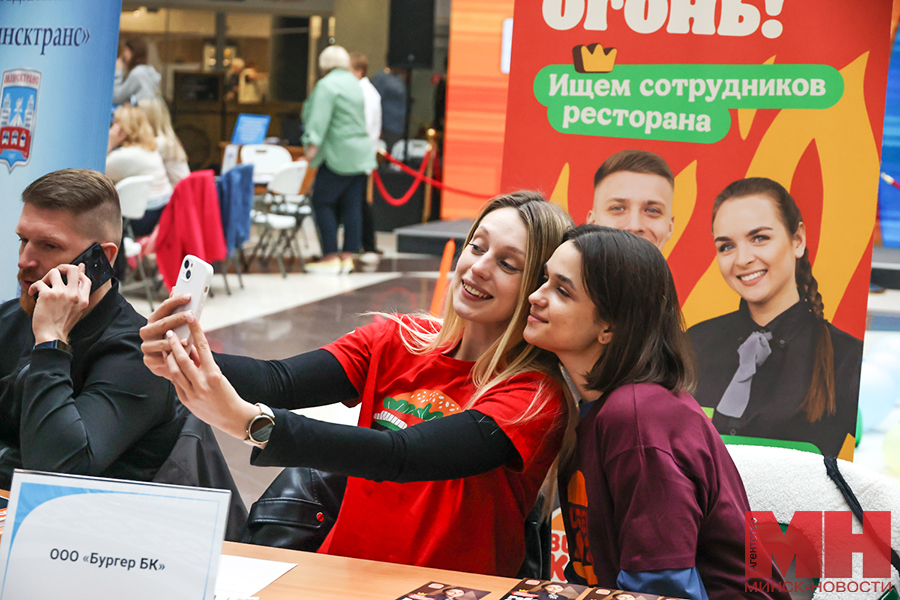 Более 10 тыс. вакансий предложили на ярмарке в ТЦ «Столица» 6 raznoe trudoustrojstvo yarmarka vakansij stolyarov 09 kopiya