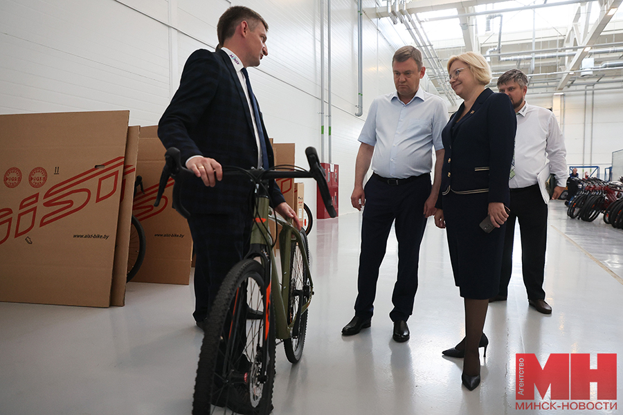 2025 07 16 mgik vicze gubernator peterburga posetil tehnopark lazarevich malinovskaya45 kopiya