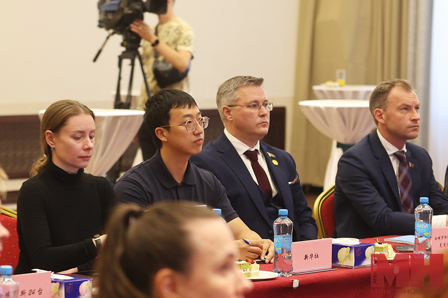 2025 07 25 politika posol knr chzhan venchuan boifing malinovskaya19 kopiya