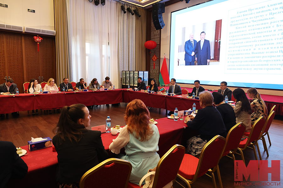2025 07 25 politika posol knr chzhan venchuan boifing malinovskaya25 kopiya