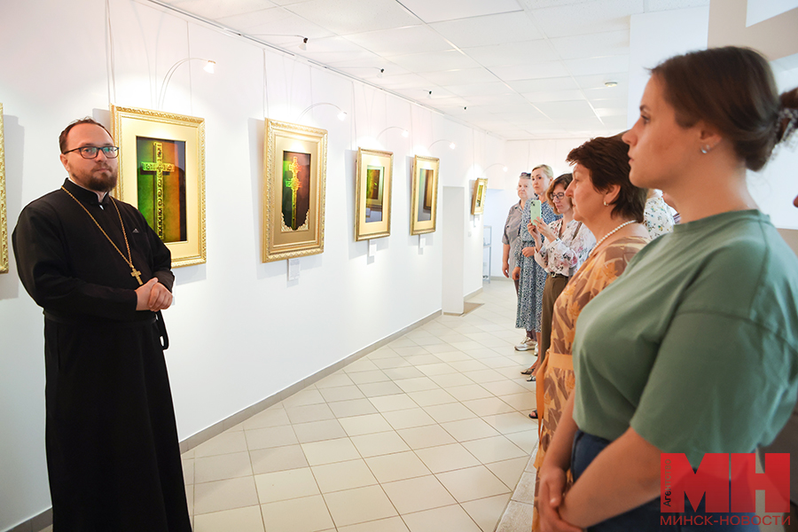 2025 08 13 kultura– ekskursiya po vystavke gologramm pozhoga 23 kopiya