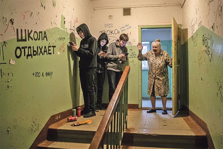 Подростки рисуют на стенах в подъезде. Какие меры можно принять, рассказали в милиции 1 kollazh kopiya 2
