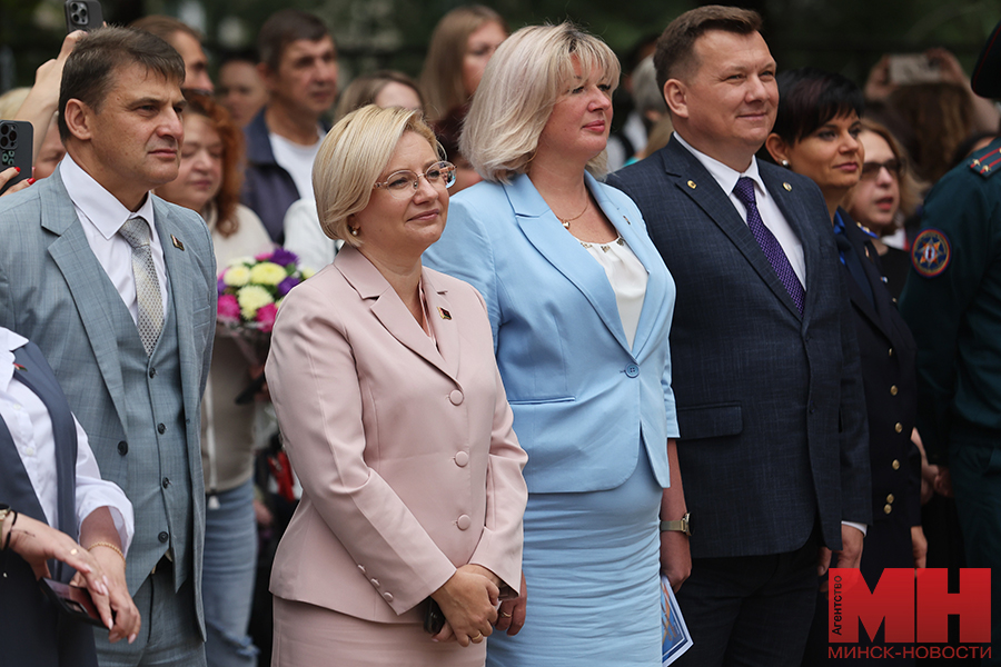 2025 09 01 obrazovanie den znanij ssh №56 lazarevich malinovskaya08 kopiya