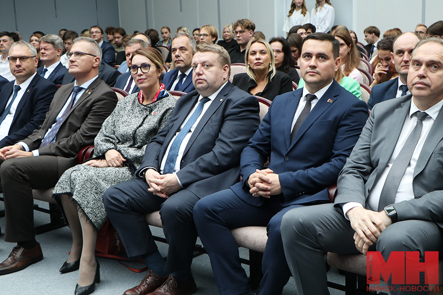 2025 09 16 politika marafon 17 granej edinstva mozolevskij 06 kopiya