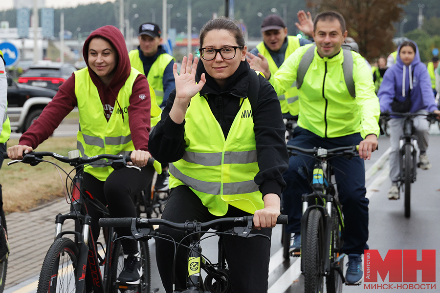 2025 09 16 sport veloprobeg vozlozhenie czvetov k stele miczevich 12 kopiya