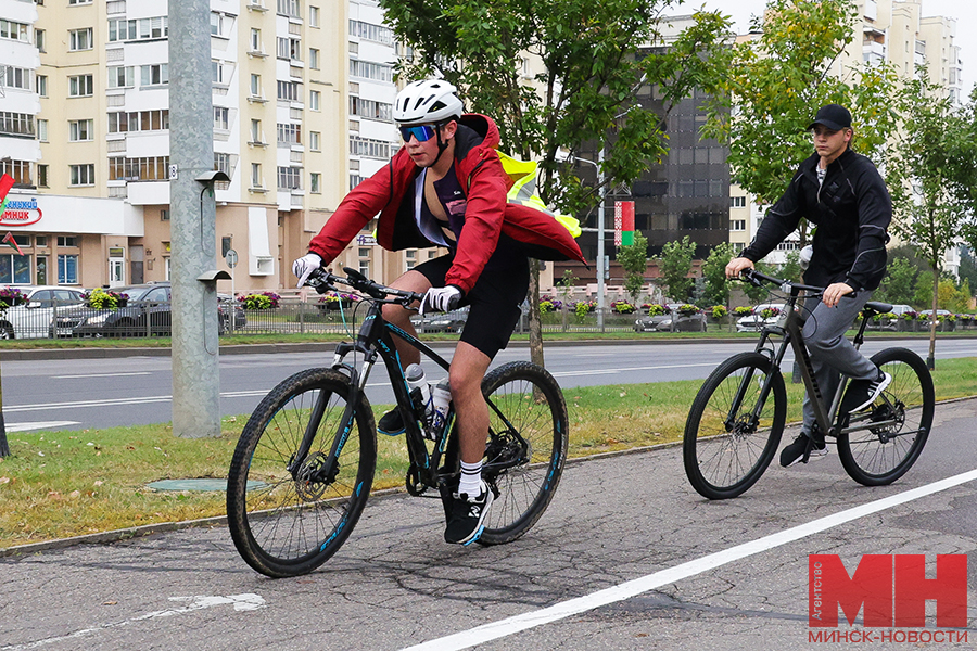 2025 09 16 sport veloprobeg vozlozhenie czvetov k stele miczevich 13 kopiya