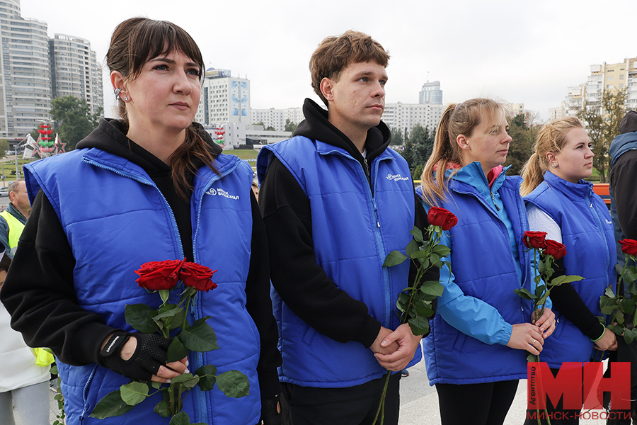 2025 09 16 sport veloprobeg vozlozhenie czvetov k stele miczevich 23 kopiya