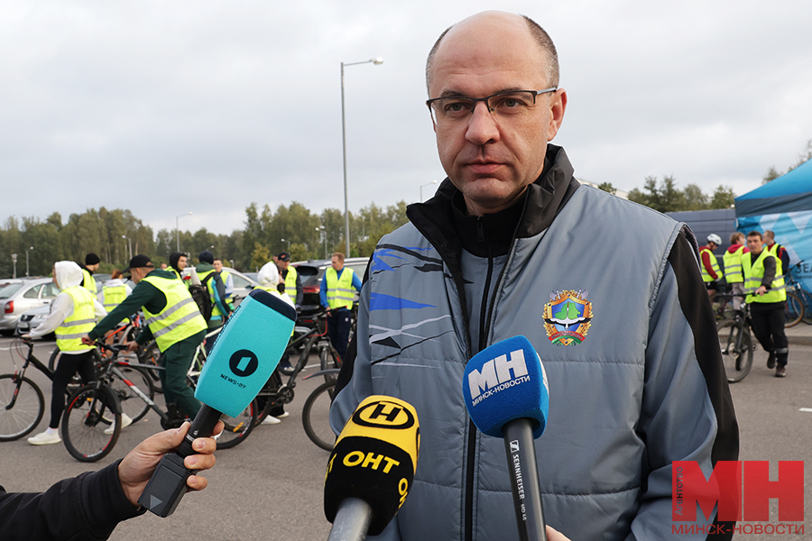 2025 09 16 sport veloprobeg vozlozhenie czvetov k stele miczevich 4 kopiya