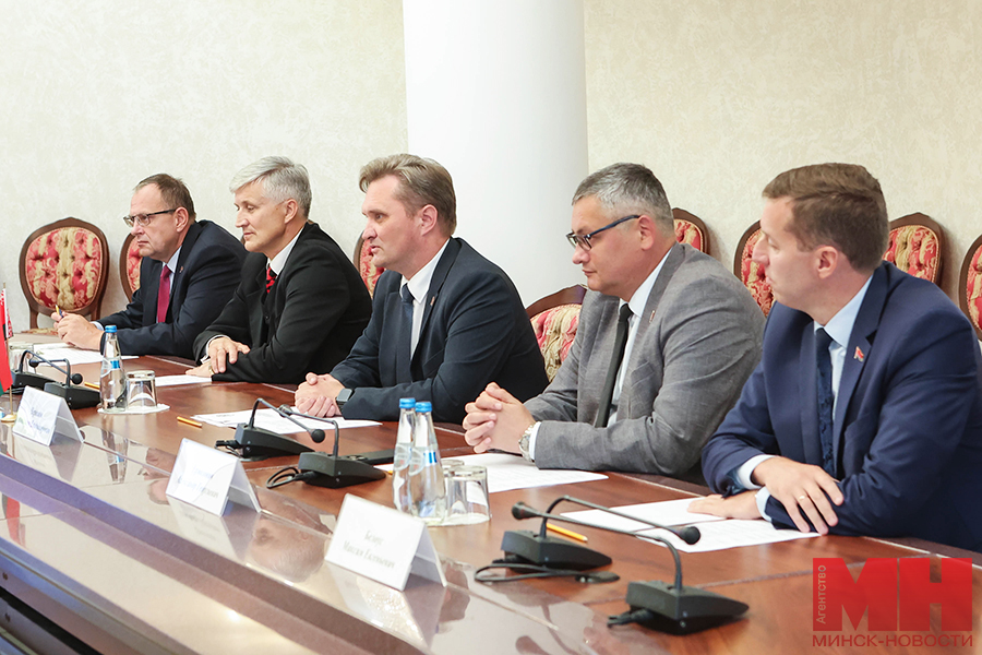 2025 09 18 mgik delegacziya vladimirskoj oblasti vstretitsya s chernikovym pozhoga 04 kopiya