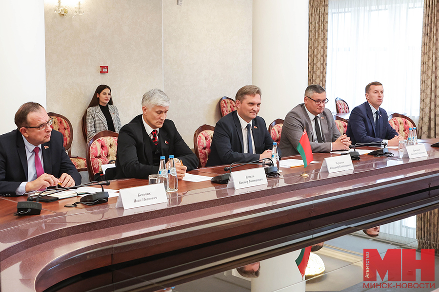 2025 09 18 mgik delegacziya vladimirskoj oblasti vstretitsya s chernikovym pozhoga 09 kopiya