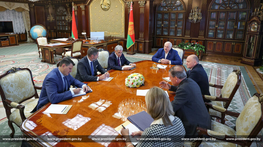 Лукашенко встретился с представителем Президента США Джоном Коулом 1 68377.1757588427.b43a28c958