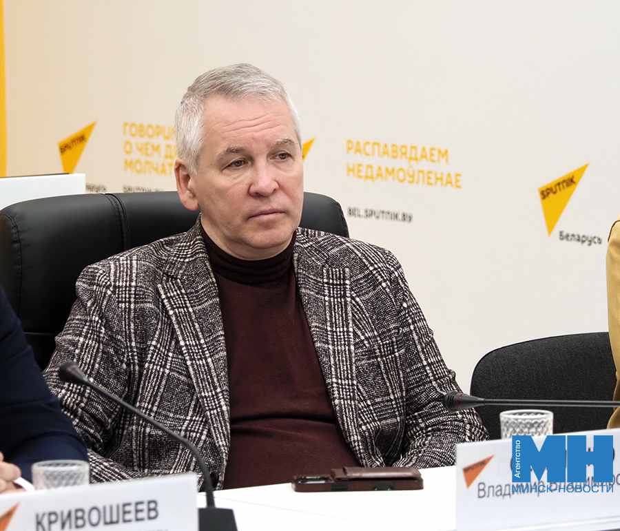 2025 10 02 politika sputnik kruglyj stol mozolevskij 17 kopiya