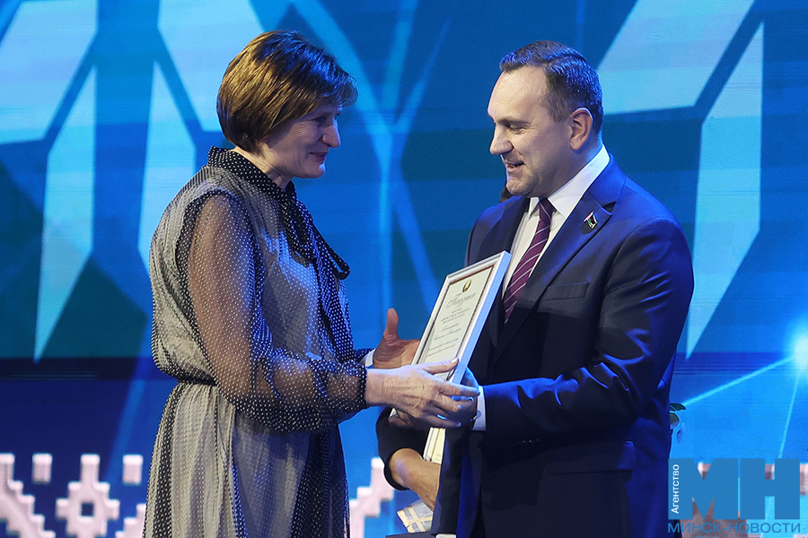 2025 10 10 mgik minsk kristall 10 let lazarevich malinovskaya05 kopiya