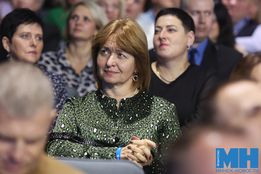 2025 10 10 mgik minsk kristall 10 let lazarevich malinovskaya07 kopiya