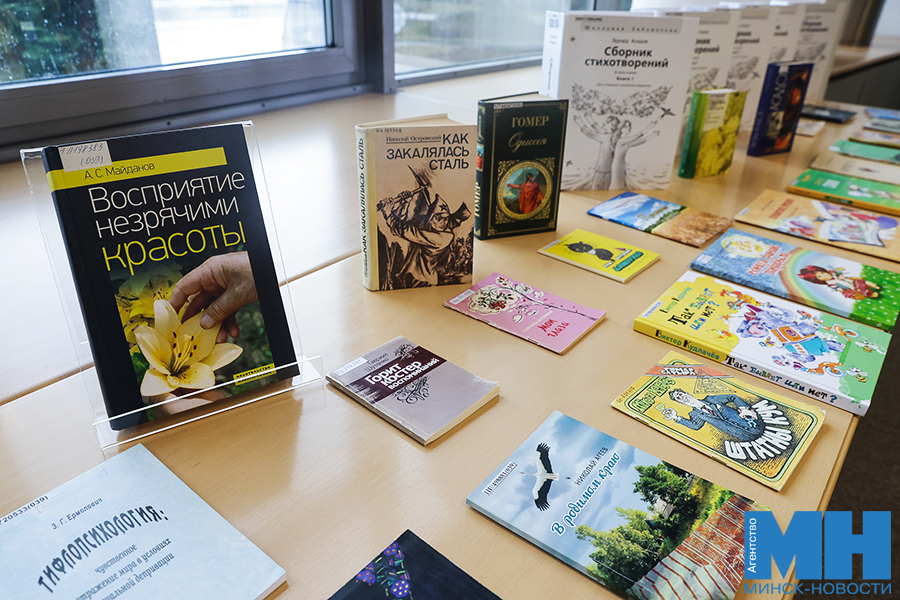 «Жизнь продолжается, даже если ты ее не видишь». В Минске проходит выставка незрячих авторов 3 2025 10 14 kultura nezryachie vstrecha tvorchestvo naoshhup vystavka miczevich 5 kopiya