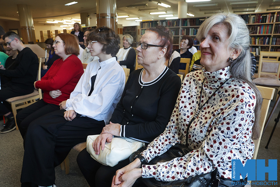 «Жизнь продолжается, даже если ты ее не видишь». В Минске проходит выставка незрячих авторов 15 2025 10 14 kultura nezryachie vstrecha tvorchestvo naoshhup vystavka miczevich 6 kopiya