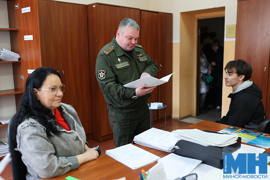 В Минске начинается отправка призывников в войска. Как организован призыв 7 2025 10 14 siloviki armiya prizyv voenkomat malinovskaya20 kopiya