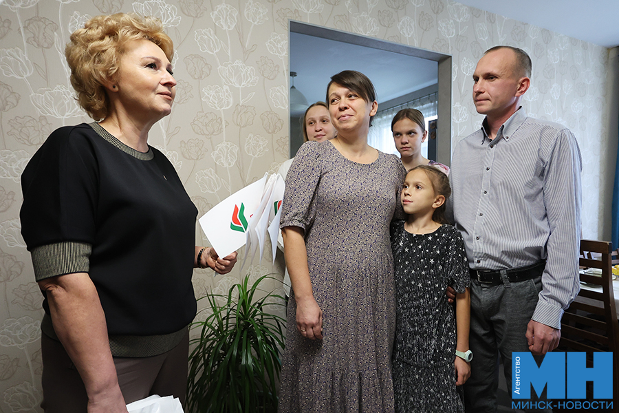 2025 10 14 soczialka czuran posetil mnogodetnuyu semyu malinovskaya04 kopiya