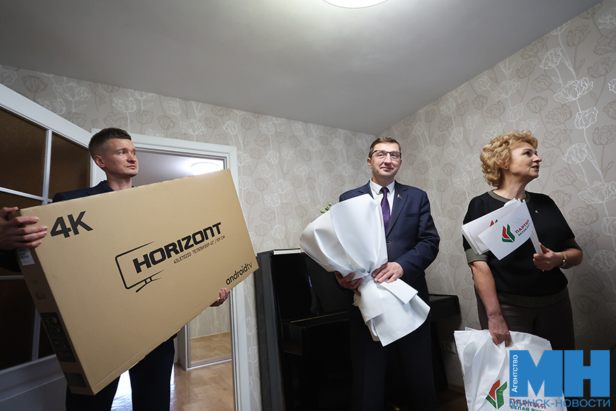 2025 10 14 soczialka czuran posetil mnogodetnuyu semyu malinovskaya07 kopiya