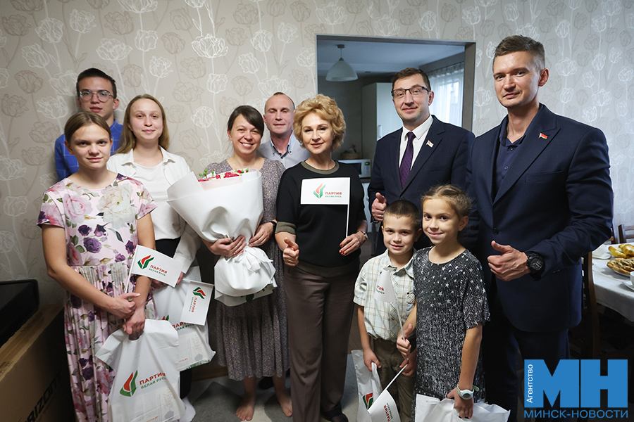 2025 10 14 soczialka czuran posetil mnogodetnuyu semyu malinovskaya23 kopiya