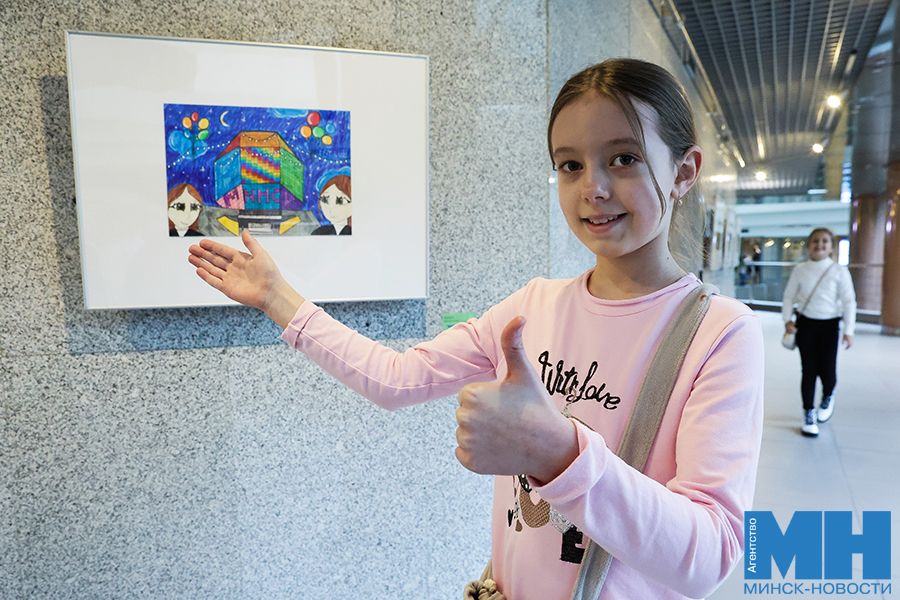 2025 10 15 kultura vystavka detskih risunkov kacheli miczevich 2 kopiya