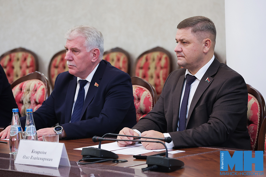 Минск и Сочи подписали дорожную карту по развитию и расширению межмуниципальных отношений 7 2025 10 20 mgik vstrecha kuharev proshunin miczevich 11 kopiya