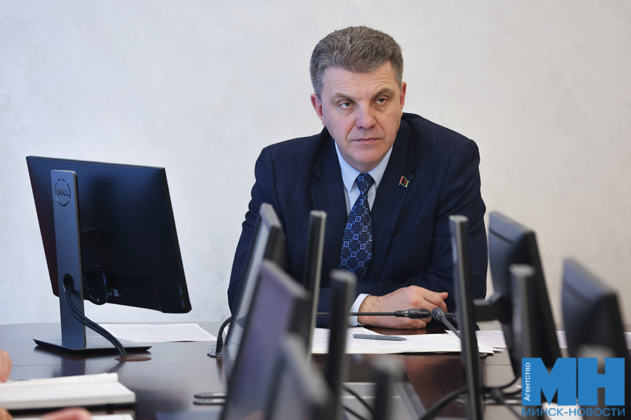 2025 10 21 mgik vstrecha kuharev soveshhanie po blagoustrojstvu parkovyh zon miczevich 10 kopiya
