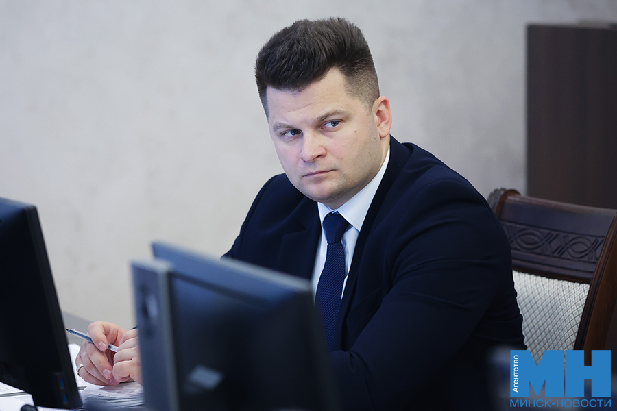 2025 10 21 mgik vstrecha kuharev soveshhanie po blagoustrojstvu parkovyh zon miczevich 9 kopiya