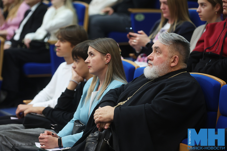 2025 10 22 soczialka kruglyj stol profilaktika narkomanii malinovskaya05 kopiya