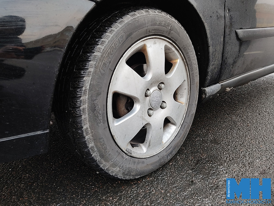 Пьяный минчанин кухонным ножом порезал покрышки припаркованных во дворе автомобилей 11 9 2 1